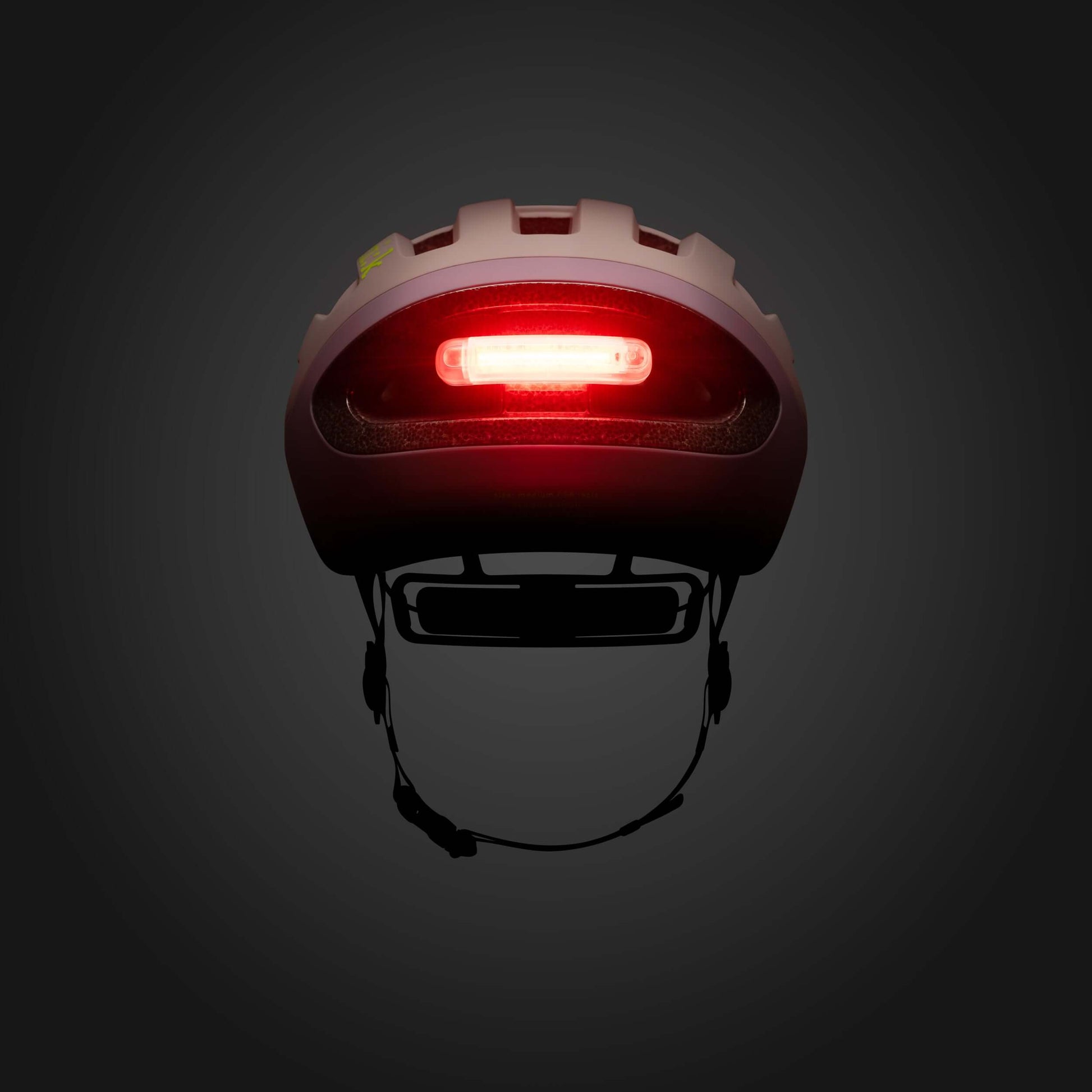 Kask Rowerowy FIZIK Kyros Lavender z tylnym światłem w kolorze czerwonym na ciemnym tle.