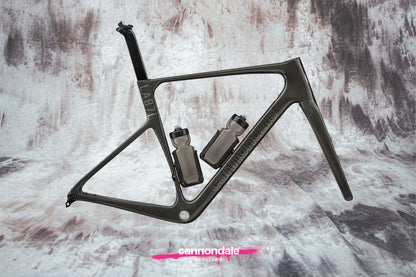 Rama szosowa Cannondale SuperSix EVO LAB71 Series 0 Carbon, widok z boku, kolorystyka premium. Sklep Warszawa