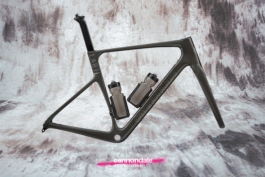 Rama szosowa Cannondale SuperSix EVO LAB71 Series 0 Carbon, widok z boku, kolorystyka premium. Sklep Warszawa