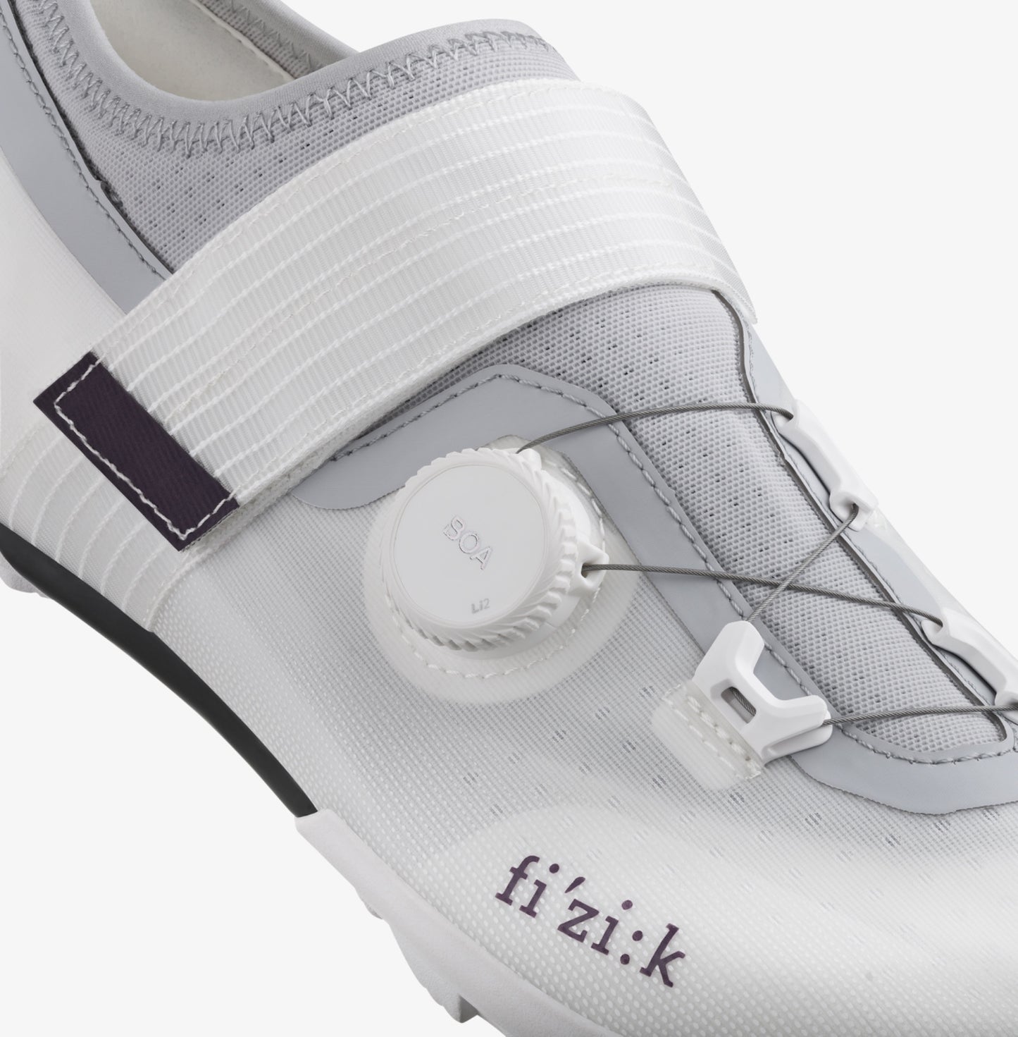 Fizik Vento Ferox 2 Carbon – White / Light Grey close-up with BOA lacing system and sleek design.