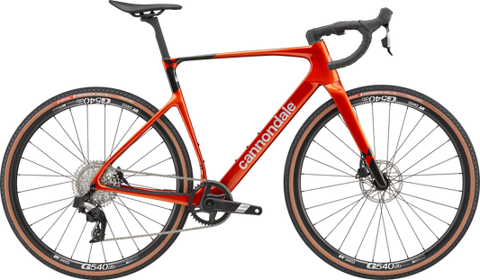 Cannondale SuperX 4 Apex AXS gravel - lekki rower do ścigania z bezprzewodową elektroniką i aerodynamiczną ramą.