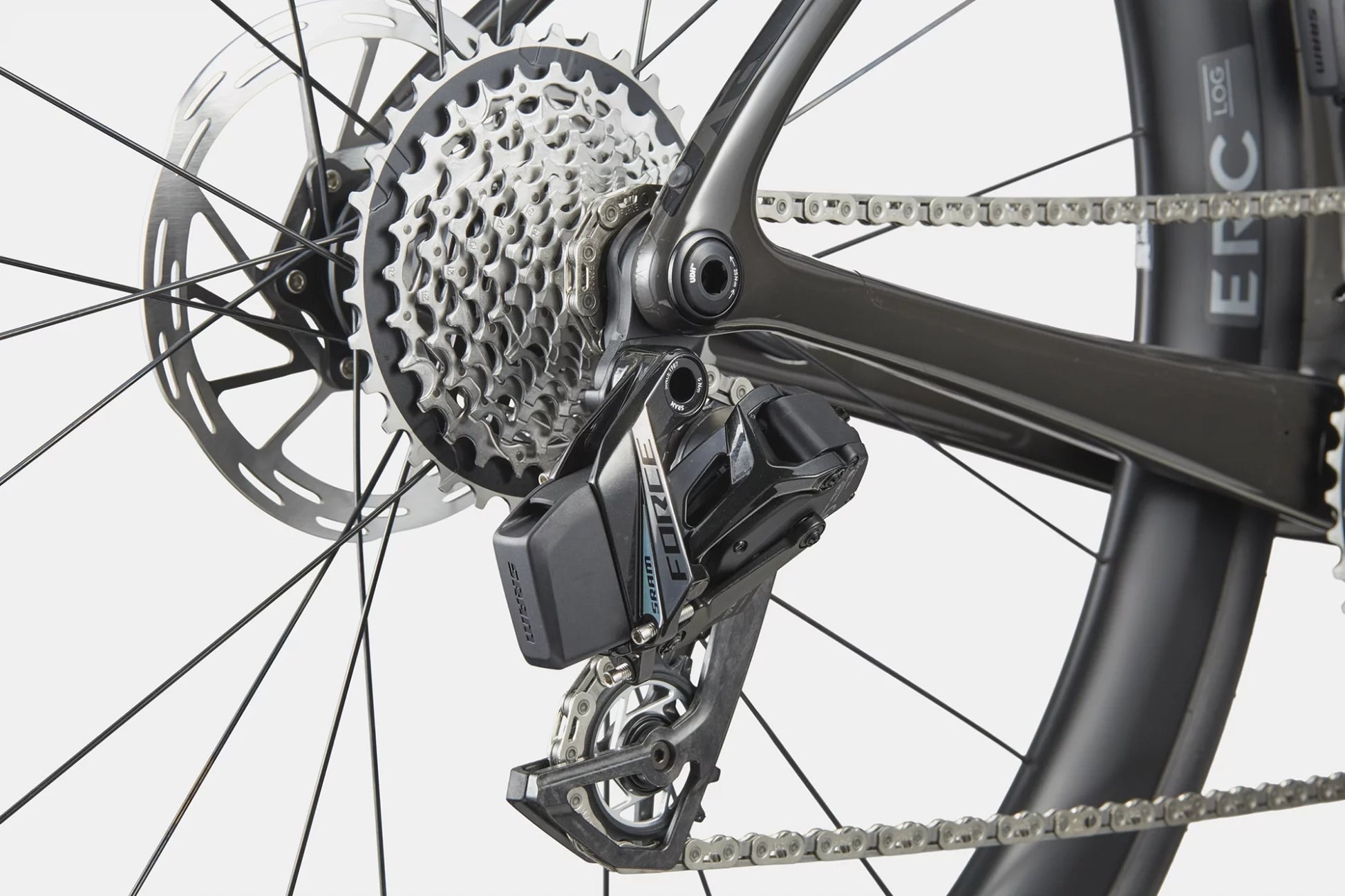 Bezprzewodowy napęd SRAM Force AXS 2x12 z korbą 48/35 w rowerze Cannondale SuperSix EVO