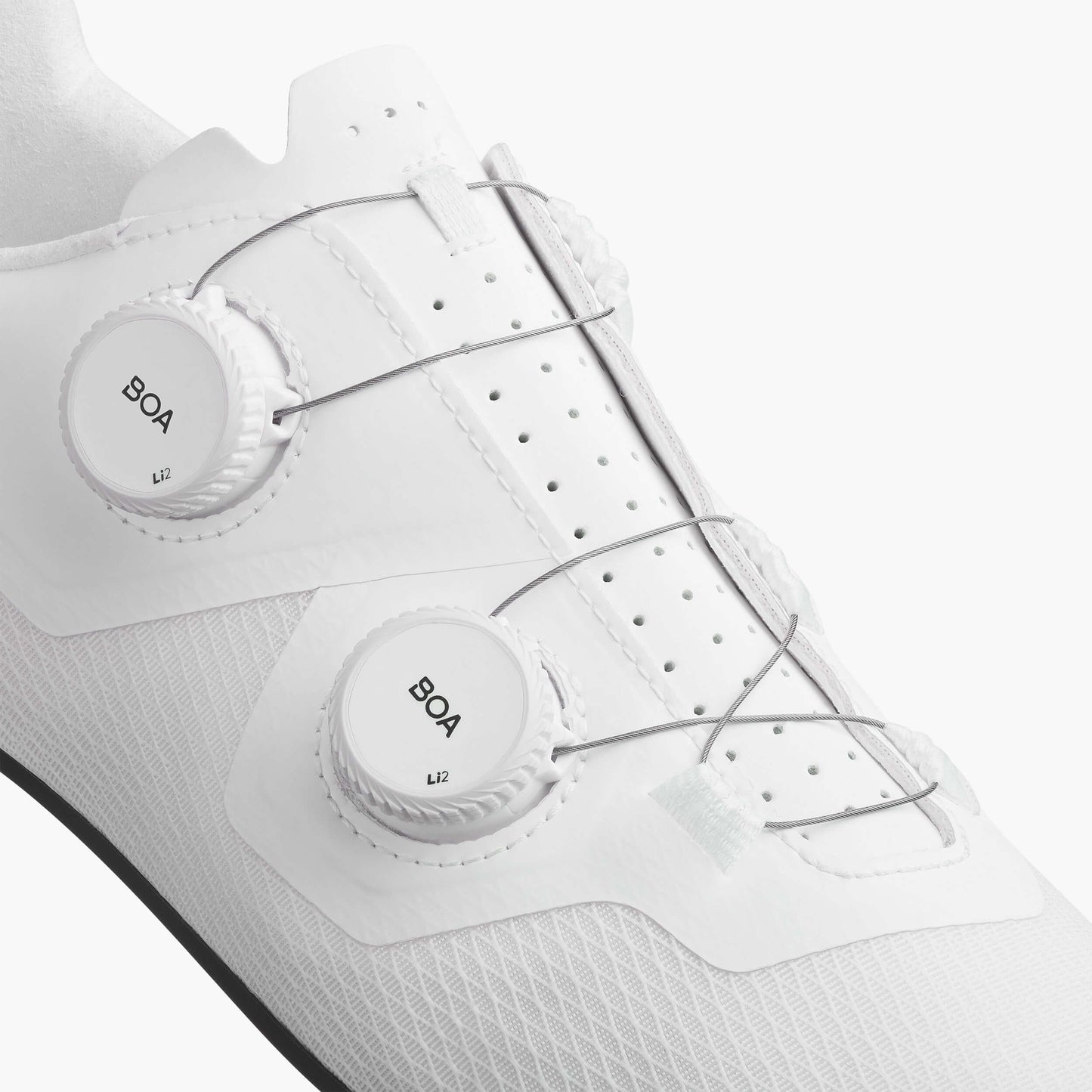 Buty Szosowe FIZIK Tempo Lyra White detal z systemem BOA i perforacjami dla komfortu i wydajności.