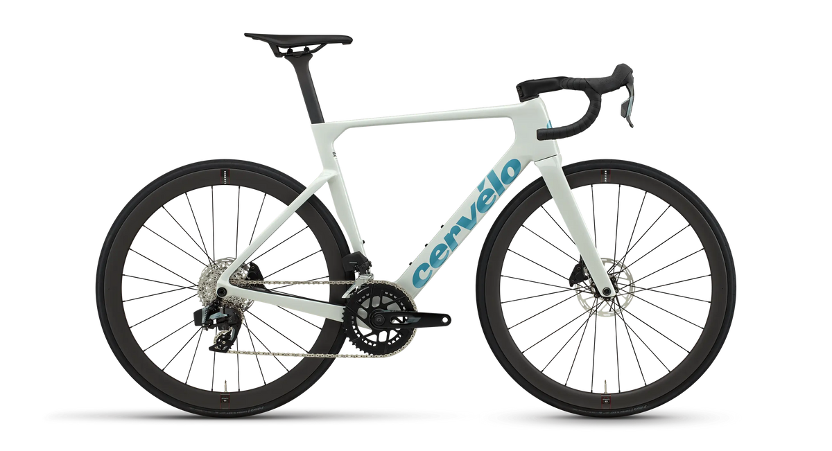 Aerodynamiczny karbonowy rower szosowy Cervélo Soloist Ultegra Di2 ze zintegrowanym kokpitem.